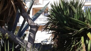 A building with balconies and a clear sky. - Apartment/ flat - Cassis (Cassis)