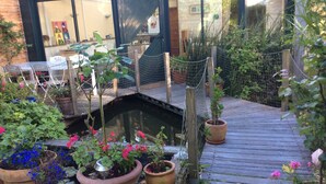 A wooden deck with potted plants and a small pond. - Mansion - Ploemeur (Ploemeur)