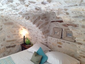 1 chambre, fer et planche à repasser, Wi-Fi gratuit, draps fournis