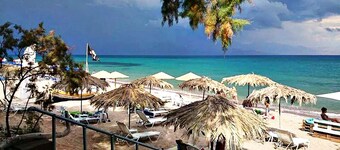 Olive Grove Stonemade Residency met panoramisch uitzicht.