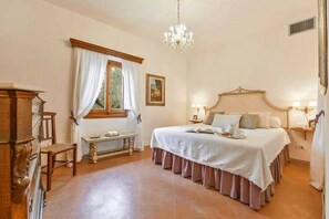 5 dormitorios, tabla de planchar con plancha, wifi y ropa de cama