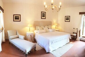 5 chambres, fer et planche à repasser, Wi-Fi, draps fournis