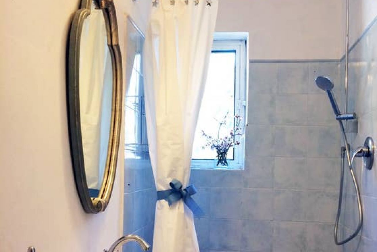 Bañera, secador de pelo, bidet