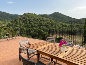 Outdoor dining - Stunning mountain top 5 bedroom Farmhouse, large pool near Murcia, Costa Blanca (Murcia)