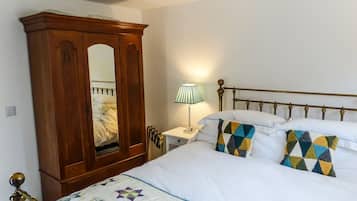 1 bedroom, Egyptian cotton sheets, travel crib, free WiFi