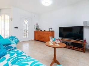 Smart TV, DVD player - Comfortable 3 bedroomed Detached Villa with Private Pool and Sea Views (Peniscola)