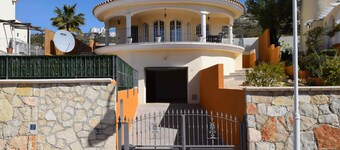 Comfortable 3 bedroomed Detached Villa with Private Pool and Sea Views