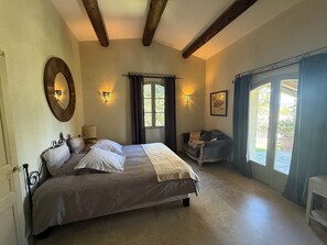 3 chambres, fer et planche à repasser, Wi-Fi gratuit, draps fournis