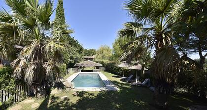 Propriété privée en Provence, entre Arles, les Alpilles et la Camargue