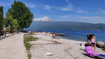 Liegestühle, Strandtücher