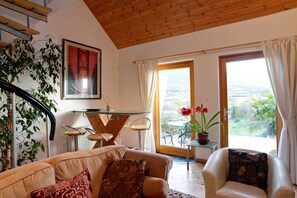 Smart-TV, DVD-Player, Bücher, Videothek