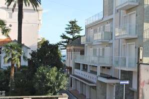 Exterior - 2 bedrooms apartment with garage, terrace, good wi-lan near the sea  (alassio)