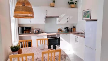 Coffee/tea maker, fridge, microwave, oven