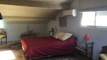 2 slaapkamers, een strijkplank/strijkijzer, wifi, beddengoed
