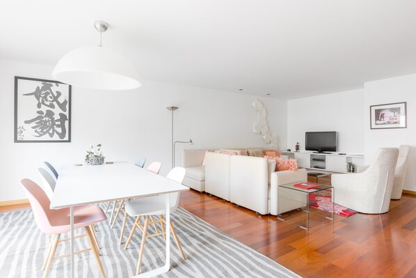 Interior - Luxury 3 Bedroom Apartment in Historical City Center (Porto)