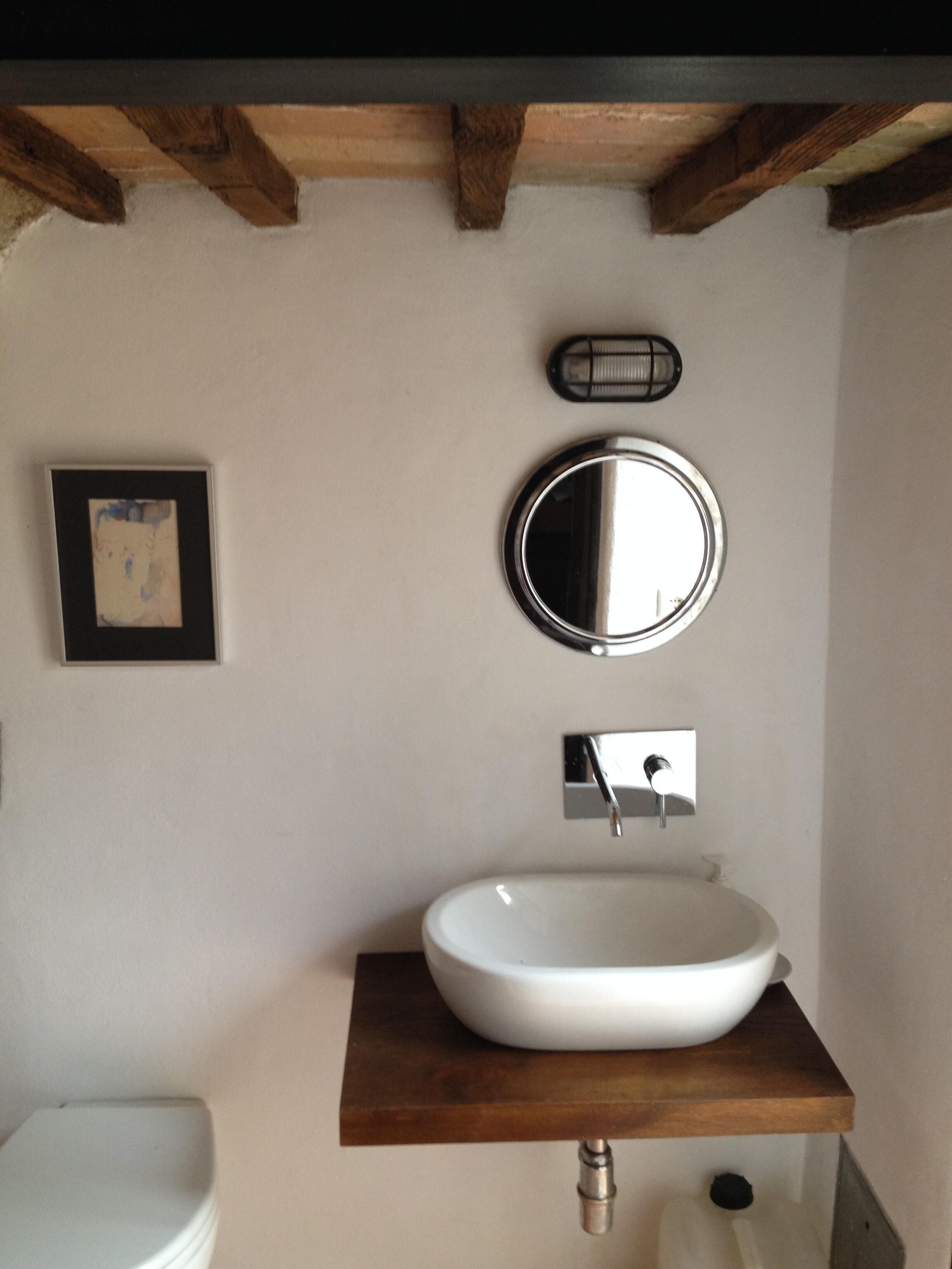 Ensemble douche/baignoire, sèche-cheveux, bidet, serviettes fournies