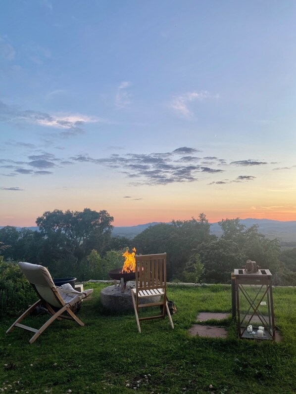 Property grounds - Modern/rustic farm house, with the best views in Maremma, a piece of heaven! (Sassofortino)