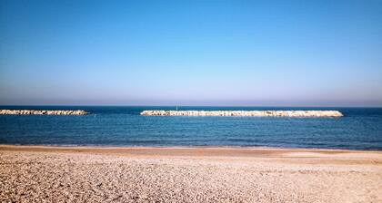 Country house with a view of the hills, a few kilometers from the Adriatic Sea