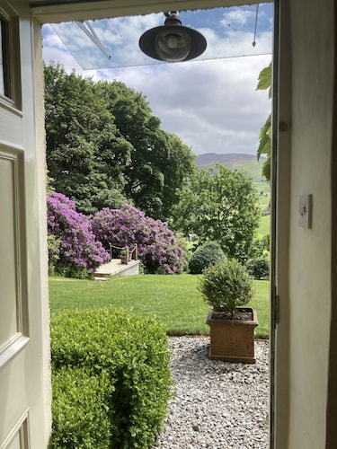 Plas yn Yale, Llandegla with mountain views from all windows 4starVisitWales