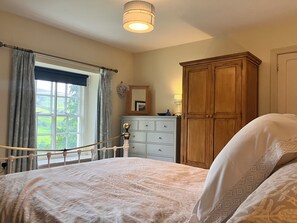 2 chambres, fer et planche à repasser, lit parapluie, Wi-Fi gratuit