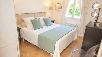 3 chambres, coffres-forts dans les chambres, bureau