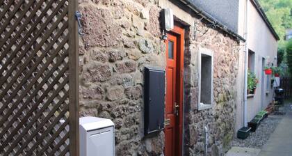 The Wee Hoose: Probably Scotland's Smallest Holiday Home