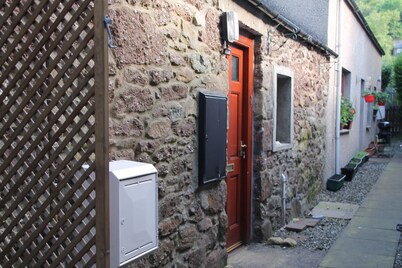 The Wee Hoose: Probably Scotland's Smallest Holiday Home 
