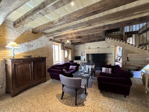 TV, fireplace, DVD player, books
