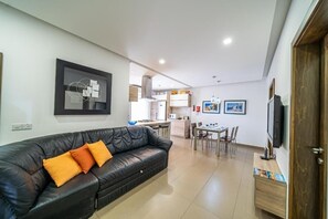 TV - Pebbles Apartment with Sea View from Balcony (Marsalforn)