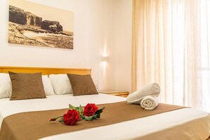 2 bedrooms, desk, free WiFi - Apartment with balcony and sea views, fully A/c (Marsalforn)