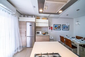 Fridge, microwave, oven, toaster - Pebbles Apartment with Sea View from Balcony (Marsalforn)