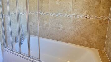Combined shower/bathtub, hair dryer, towels, soap