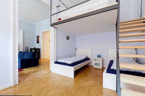 3 bedrooms, in-room safe, iron/ironing board, travel cot