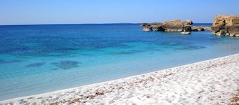 Oud huis van de granaatappel: binnentuin en veranda, een paar minuten van de zee