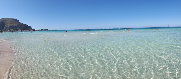 Beach nearby, sun-loungers, beach towels