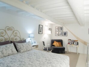 1 bedroom, iron/ironing board, travel cot, WiFi - Quiet and cosy, central location: your 'Slow Time' in Florence. air con (Firenze)