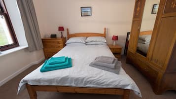 3 bedrooms, iron/ironing board, travel cot, free WiFi