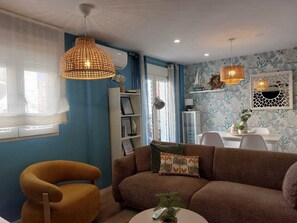 Smart-TV, Bücher, Arbeitsbereiche