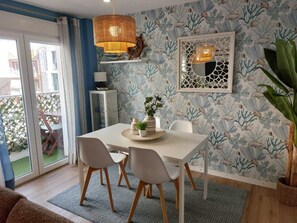 Dining - Five minutes walking distance to Malvarrosa beach. Valencia City (València)