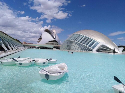 Five minutes walking distance to Malvarrosa beach. Valencia City