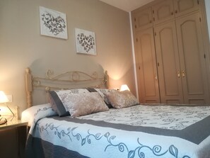 1 chambre, fer et planche à repasser, Wi-Fi, draps fournis