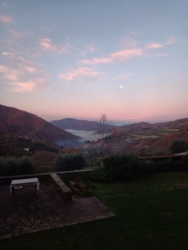 The Farmhouse of Caiano between nature, culture and swimming pool