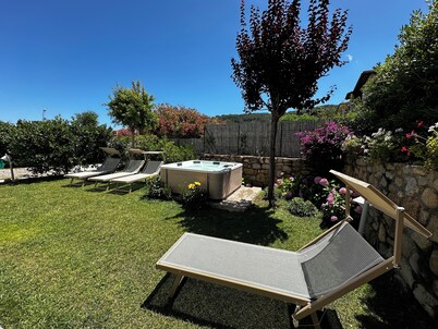 CASA ELENA: Well-furnished garden cottage CIR 049003LTN1127