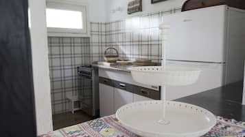 Køleskab, mikrobølgeovn, ovn, kogeplade
