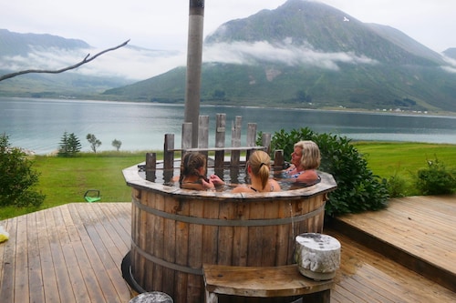 Top modern holiday house with all amenities in idyllic surroundings by the sea