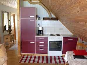 Kylskåp, mikrovågsugn, ugn och spishäll