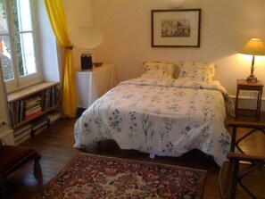 5 chambres, bureau, fer et planche à repasser, accès au Wi-Fi (inclus)