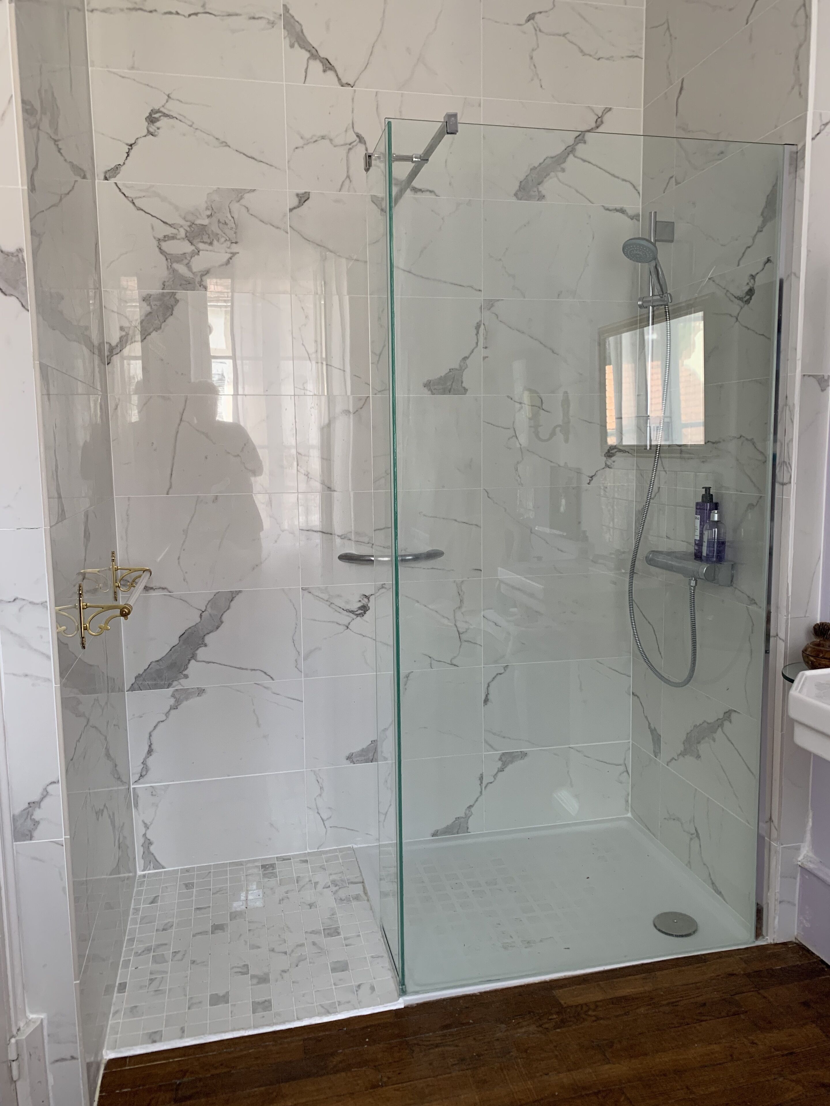 Combined shower/tub, hair dryer, towels, soap