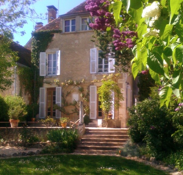 Exterior - Beautiful 1850 Maison bourgeois with private pool, between Chablis and Beaune (Crain)