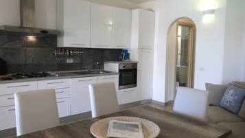 Kühlschrank, Ofen, Herdplatte, Geschirrspüler